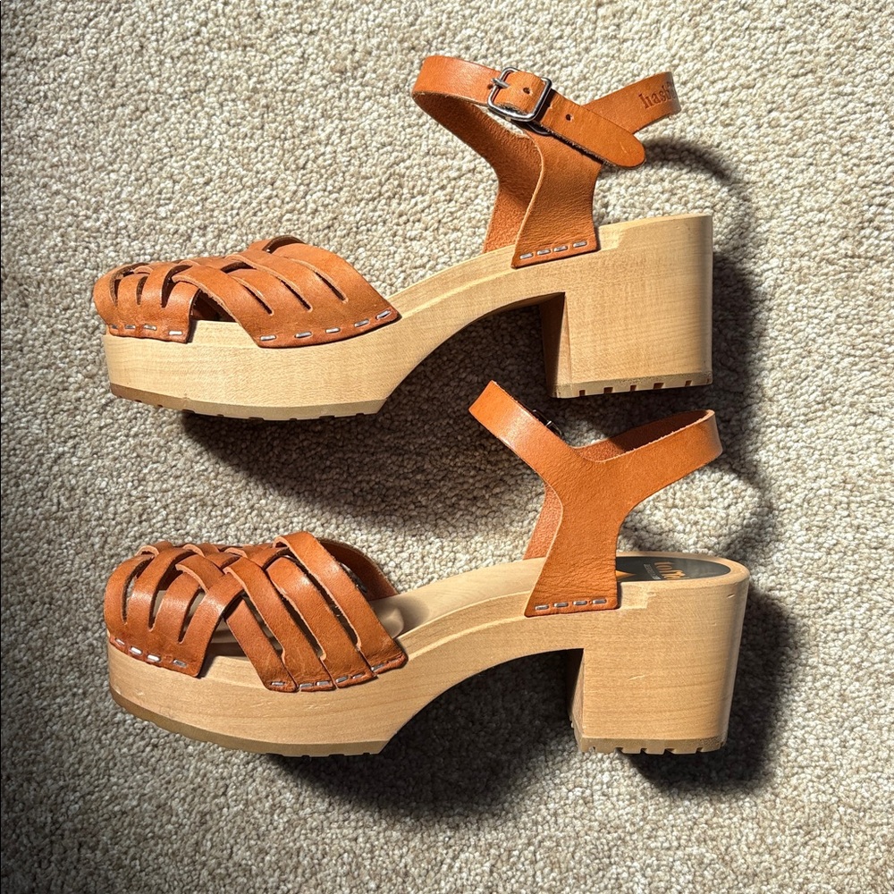 Swedish Hasbeens Tan Leather Woven Platform Clogs - Picture 4 of 8